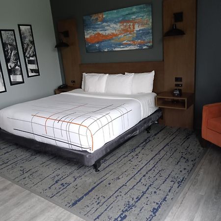 La Quinta Inn & Suites By Wyndham ברדסטאון מראה חיצוני תמונה